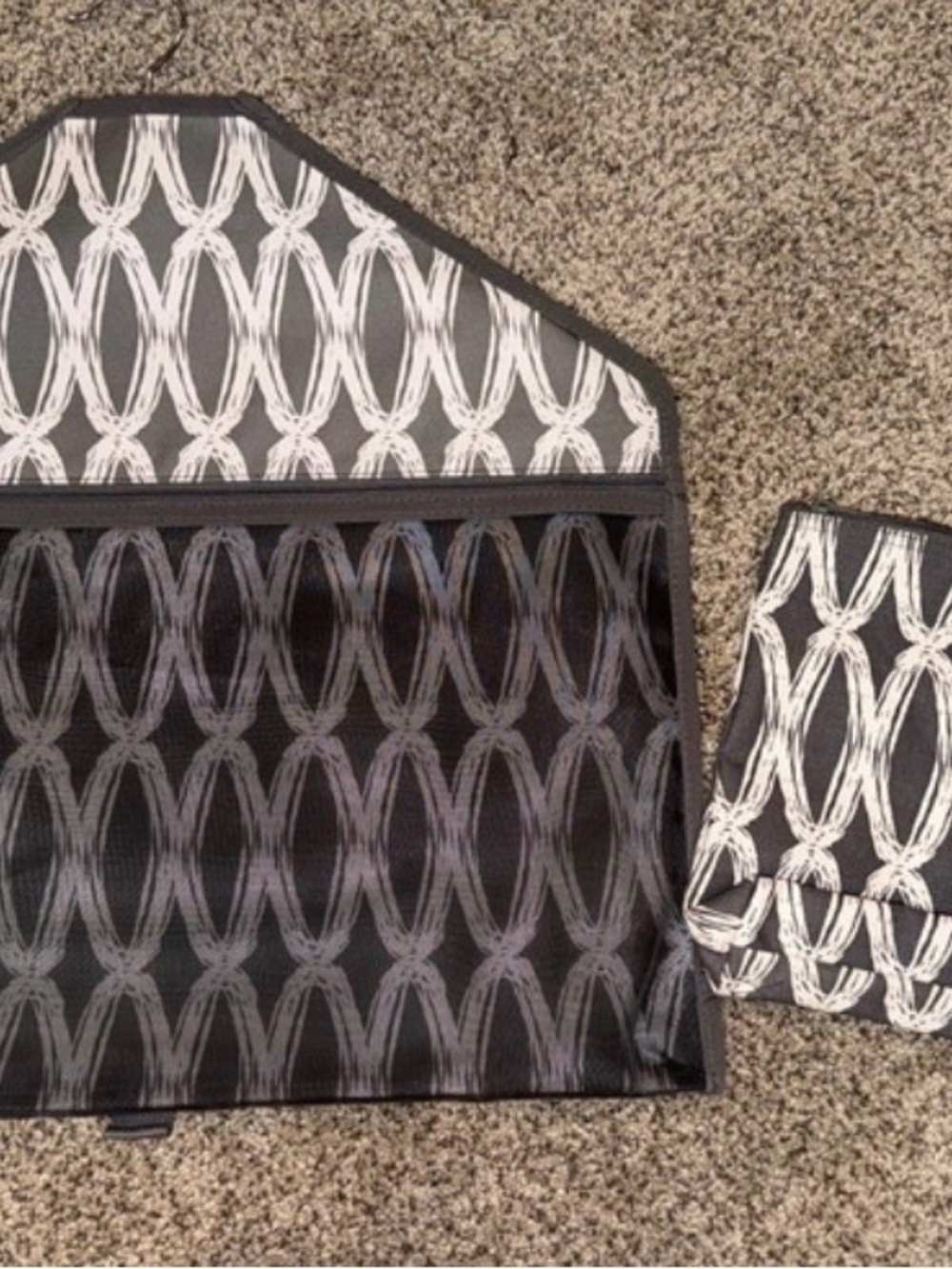 thirty-one Black and White Storage Pocket with Matching Bag